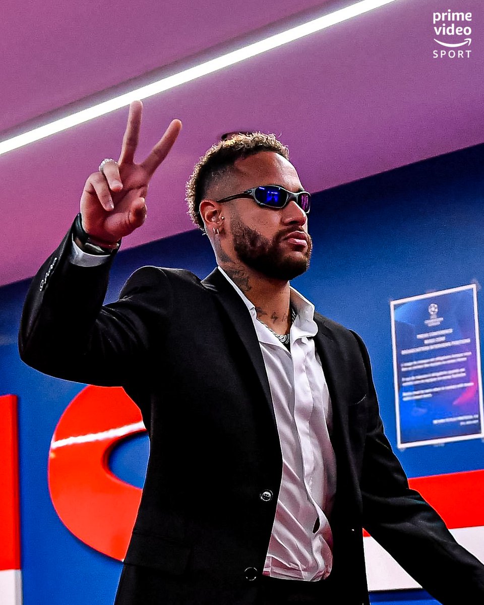 PVSportFR's tweet photo. 😎 Quand tu as entretien d’embauche à 15h et rendez-vous avec Julian Alaphilippe à 17H !
#PSGSBL #UCL #LDC https://t.co/NiNhgIi2Mw