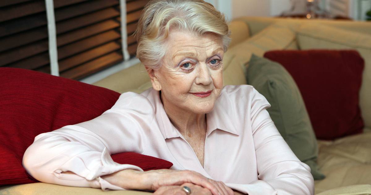 IrishTimesCultr's tweet photo. Actor Angela Lansbury dies aged 96 https://t.co/JrEcesmnAi via @IrishTimesCultr https://t.co/cHrc8JPRit