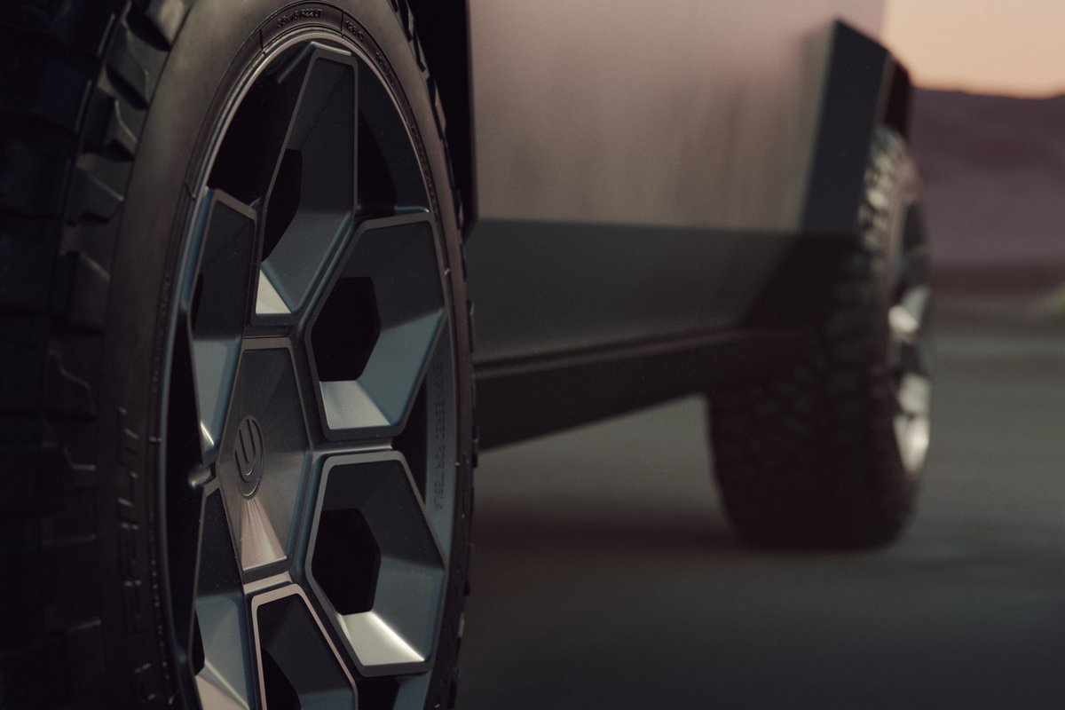UnpluggedTesla's tweet photo. The UP CYBRHEX Wheel. Equipment for your interplanetary future.
Arriving sooner than expected. https://t.co/YR5XWOcnCy