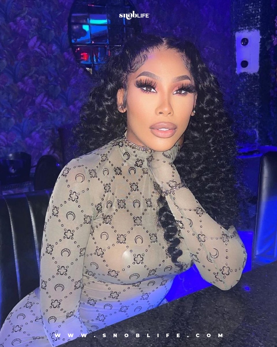 WeareSnobMobb's tweet photo. It’s cool when they do it but it’s BETTER when I do it. 💅🏾
#SnobCEO @iamminglee wearing 13x6 30” of our HD Lace Indian curly wig that’s available online at https://t.co/nmOS0SffMR🛍
#SnobLife #SnobMobb #FrontalWigs #HDfrontals #HDclosure #speakup #SnobLifeStudio #hairinspo https://t.co/XxQeQP2RuN