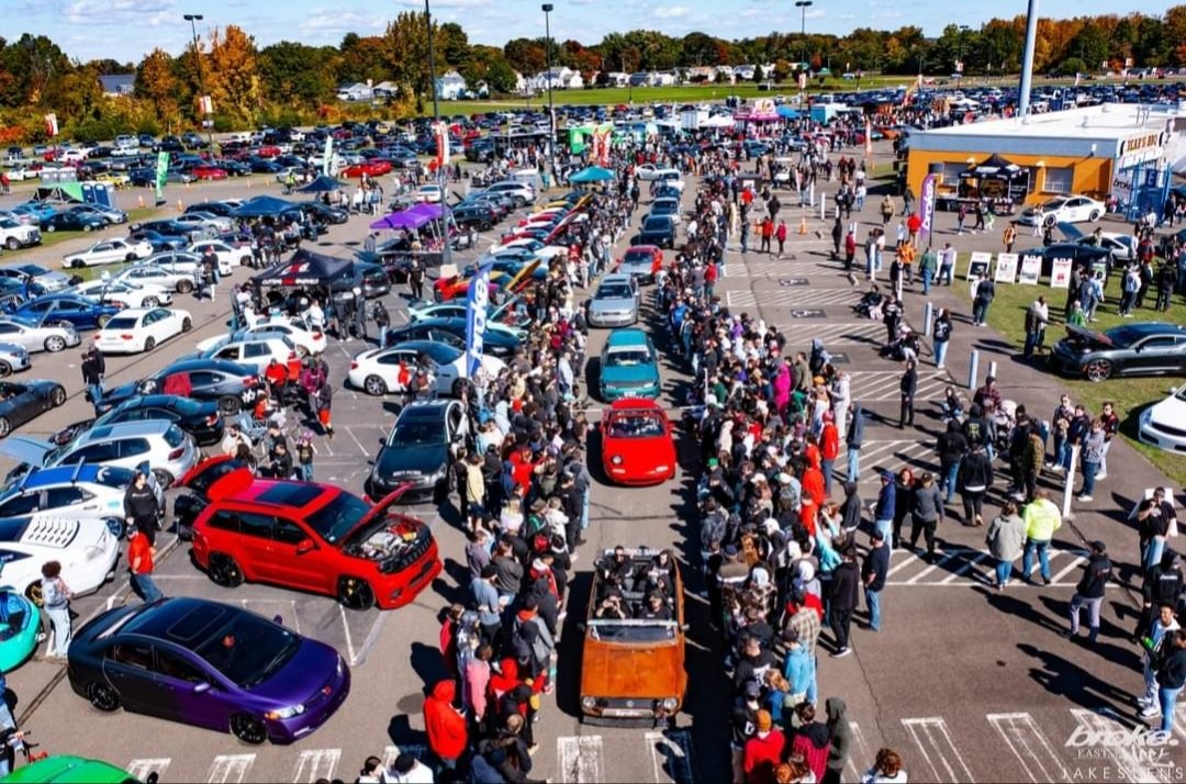 brokeEast's tweet photo. People came out 💪 this past weekend for the #brokeEastMeet at Rentschler Field! https://t.co/nHIyS9XepP
