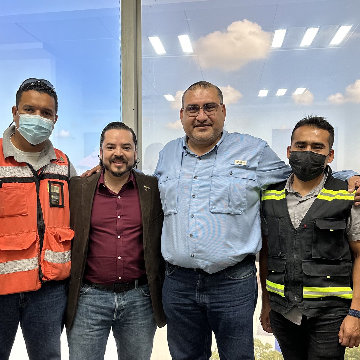 Con el objetivo de conocer los alcances técnicos y beneficios sociales que traen sus proyectos de aerogeneración, hoy por la mañana, el titular de <a href="/EnergiaTam/">Comisión de Energía de Tamaulipas</a>, <a href="/JRSAENERGIA/">José Ramón Silva</a>, sostuvo una reunión de trabajo con el equipo de Grupo Energía México (Gemex). Un gusto poder saludarlos.