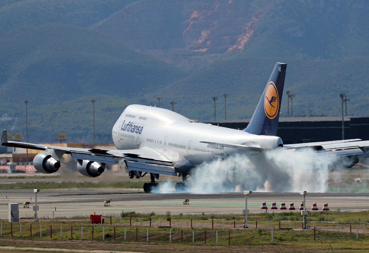 Major European airlines mislead customers with carbon offset credits, report says theverge.com/2022/10/11/233…