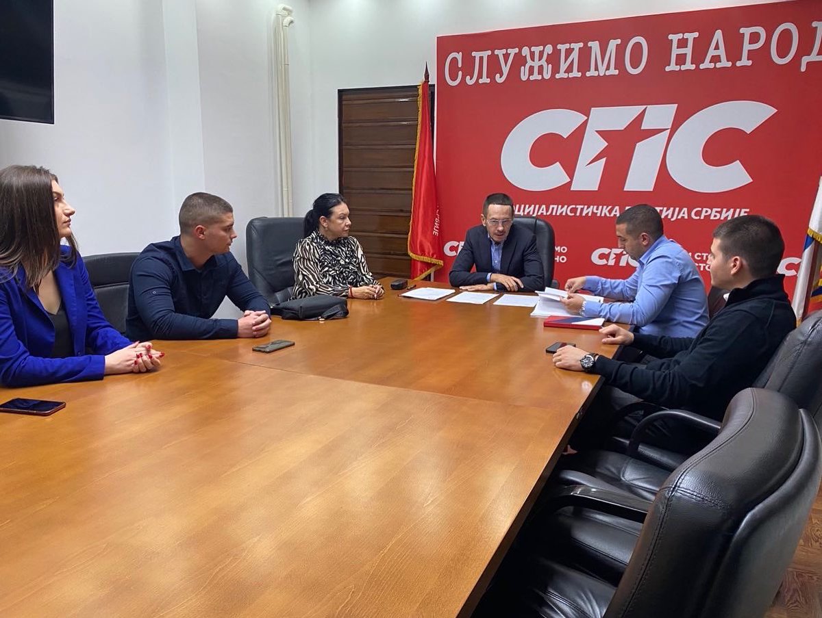 Bukilic95's tweet photo. Danas je u sedištu Socijalističke partije Srbije održana konstitutivna sednica Upravnog odbora Fonda “Svetozar Marković”, za predsednika Upravnog odbora izabran je Prof. Dr Aleksandar Rastović, a za upravitelja Fonda Filip Bukilić. https://t.co/hiwNO7Wto5