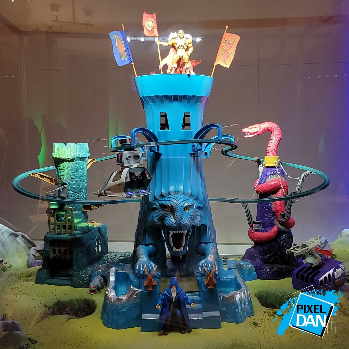 PixelDan's tweet photo. Here's a video dedicated solely to the @MastersOfficial Eternia playset. It's all of the information we now know.

Vid: https://t.co/gtRbJXbBos

Shares appreciated! Enjoy!! https://t.co/3oXAOZmTne