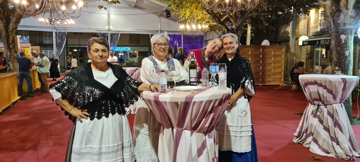 AsNevesConcello's tweet photo. 🍷As Neves en plena animación no primeiro día da XVI Festa do Tinto Rías Baixas‼️
#SolDoCondado
#ViveNasNeves ⬇️⬇️ https://t.co/5Rp4NG5t3Q