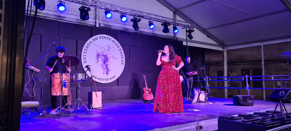 AsNevesConcello's tweet photo. 🍷As Neves en plena animación no primeiro día da XVI Festa do Tinto Rías Baixas‼️
#SolDoCondado
#ViveNasNeves ⬇️⬇️ https://t.co/5Rp4NG5t3Q