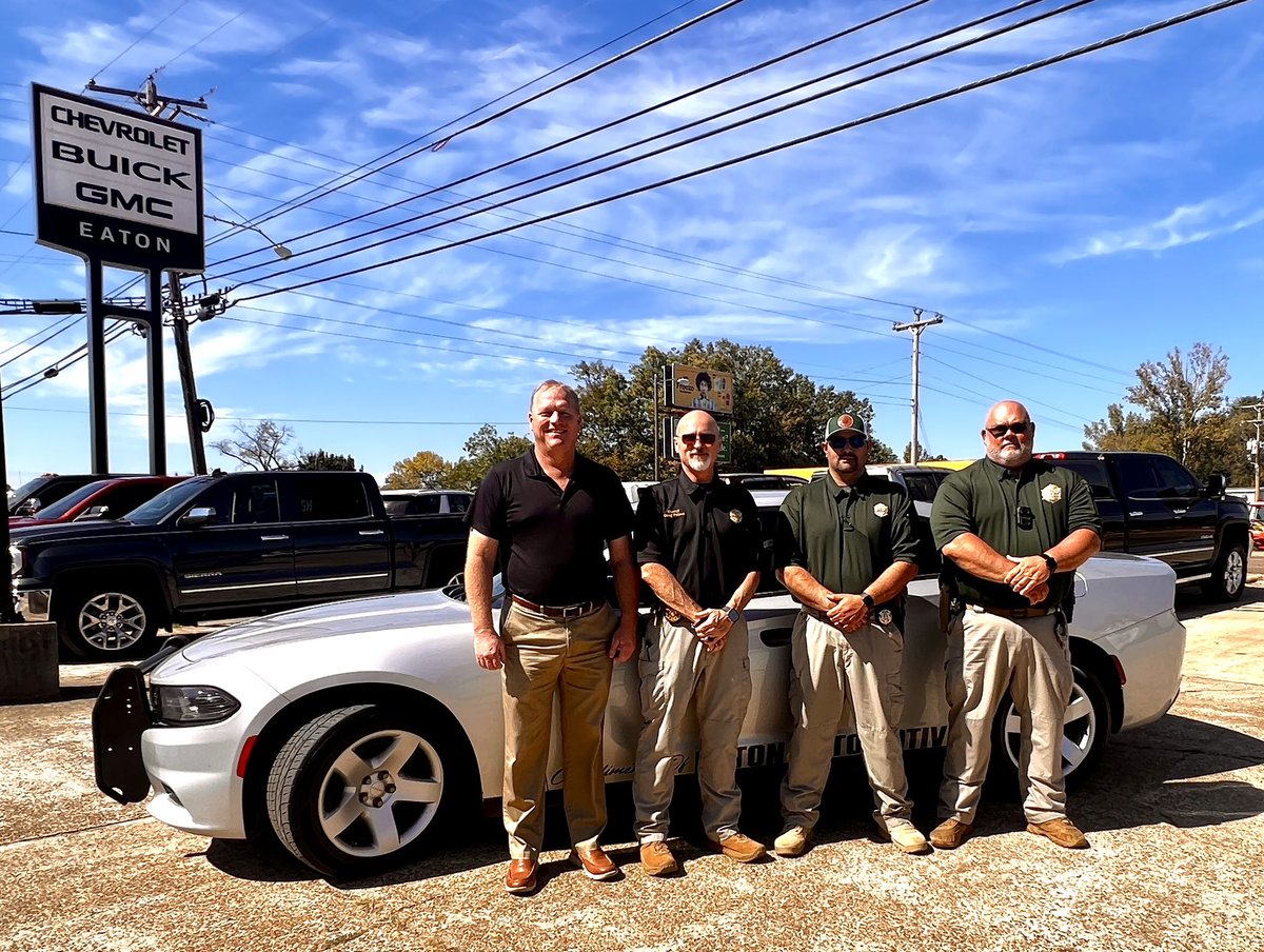 co_calhoun's tweet photo. Huge #THANKS to Steve Eaton of Eaton #Chevrolet for the donation of a 2015 #Dodge Charger to the #CCSO to be used for the new #SRO Program. It was much needed and came at the perfect time. Should have it on the road within a couple weeks. https://t.co/zSZxKwtyXj