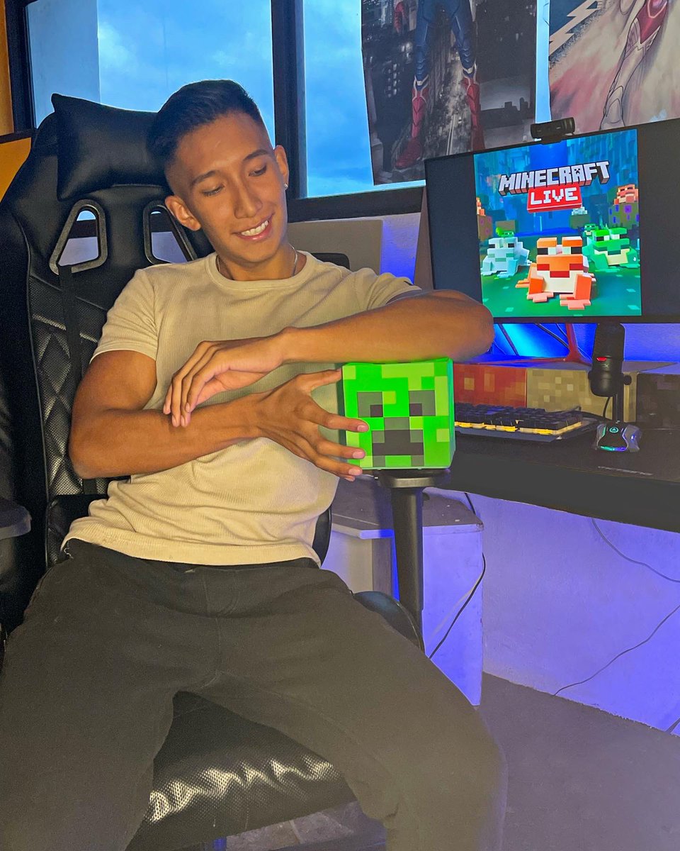 Alanfull98's tweet photo. Emocionado de compartir con todos ustedes que voy a aparecer durante el Minecraft Live este 15 de octubre a partir de las 8:30 a.m. PT / 10:30 a.m. hora Mexico!! ;Asegúrate de mirar y decirme lo que piensas de mi participación! @Minecraft 
#MinecraftLive #MinecraftPartner https://t.co/GClIQtLlrd