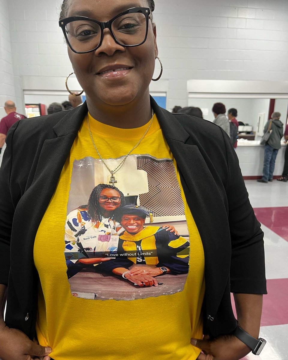 docspeaks's tweet photo. 🥰When the district pours into me, my cup overflows with joy!!!😋 🍰 My heart began to race when I noticed that a schoolboard member had our photo on her shirt! ☺️ Thank you #DrAdrianJohnson for an amazing day! KEEP GOING! #lovelightandinsight 🫶🏾❤️ https://t.co/FfTQopJKHX