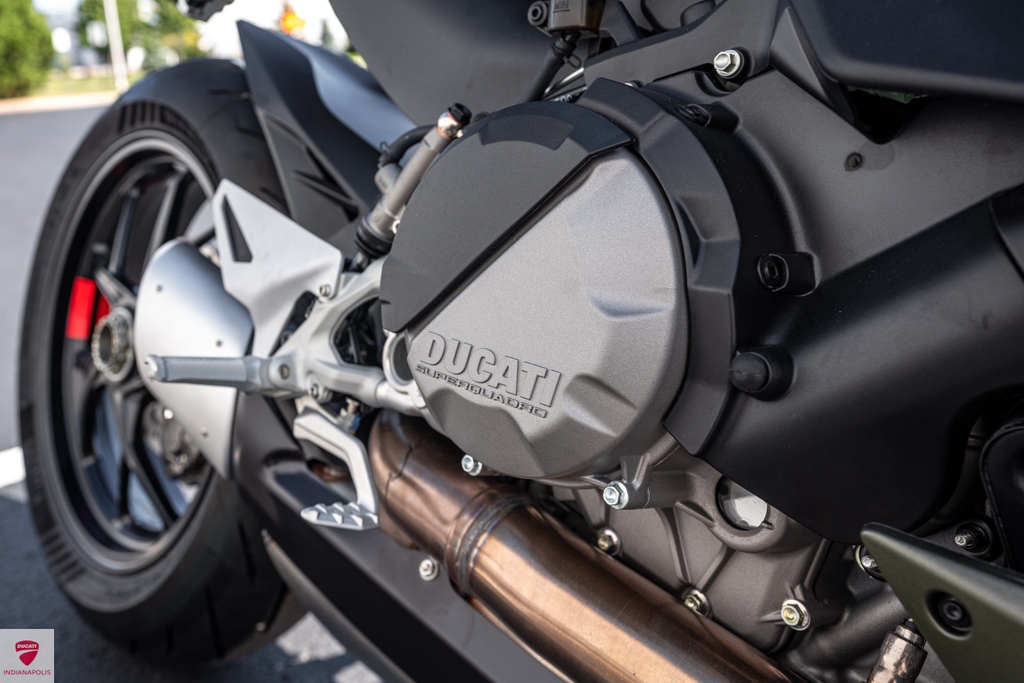 RahalDucati's tweet photo. The NEW StreetFighter V2 in Storm Green is 🥵
We have ONE in stock and ready for a YOU!
Don't wait around, contact us today!👇🏼
📞(317)350-2030
📧Sales@Rahalducati.com
#RahalDucati #DucatiIndy #Ducati
#Indianapolis #DucatiUSA #DucatiCorse
#Streetfighter #StormGreen #SFV2 https://t.co/NfX1575Zcs