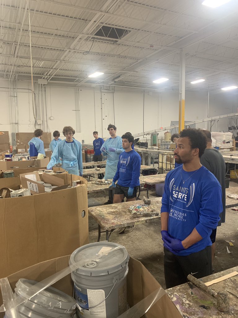 Saints_MVB's tweet photo. #SaintsServe 2022! Big thanks to the guys for coming out for community service today with Matthew 25 Ministries! We helped sort and organize donated paint. #theBrotherhood #TMUMVB https://t.co/X1kIENWeIa