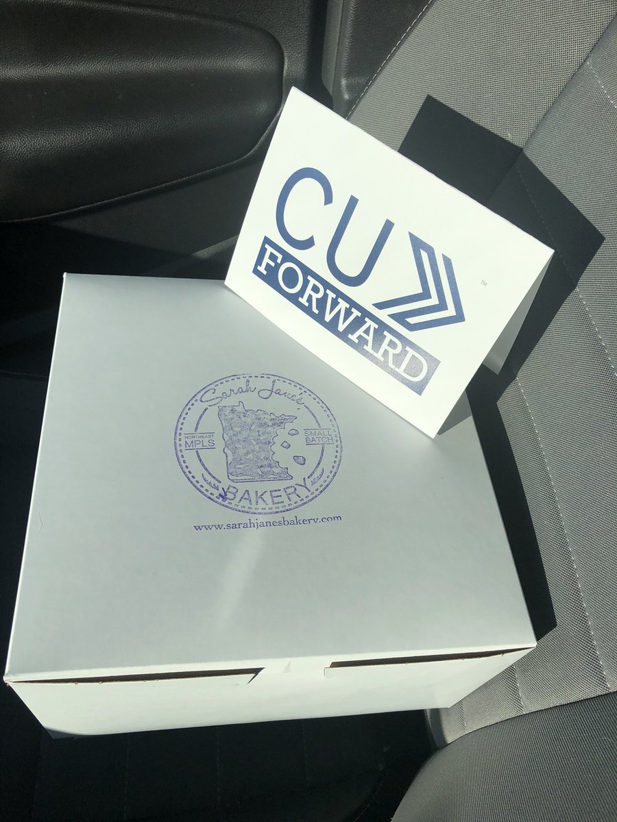 CUinMinneapolis's tweet photo. Stretching out our #CUForwardDay efforts with a few drop-ins with treats for our friends at Transit Operations FCU and Latvian Credit Union! @mncreditunions https://t.co/QWRigRLARP