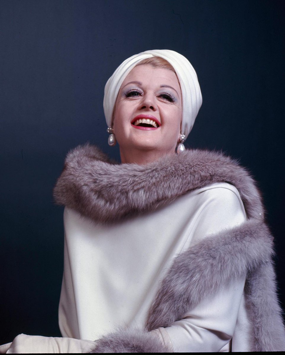 enews's tweet photo. Forever a Hollywood icon. Rest in peace, Angela Lansbury. 💔 Look back on her life &amp; legacy: https://t.co/s90n3ig9ou https://t.co/UqGkXa8nCa