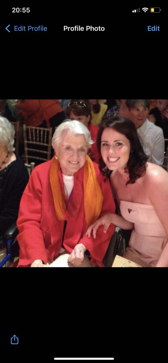 o_rega's tweet photo. RIP to this wonderful lady. I have great memories of watching “Murder She Wrote” with my granny ❤️ It was such a privilege to meet her a few years back. She was so elegant and lovely. 💔 https://t.co/7vvnhtQogZ