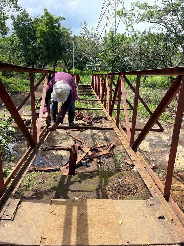Autoridades de Nindirí realizan ma reparación de puente comunitario ubicado en la comarca de Campuzano.

#Nicaragua
#2022PuebloVictorioso

<a href="/lavozsandinista/">LaVozdelSandinismo</a> <a href="/VivaNicaragua13/">Viva Nicaragua</a> <a href="/el19digital/">El 19 Digital</a> <a href="/Canal2Nicaragua/">Canal 2</a> <a href="/Canal4Ni/">Canal 4 Nicaragua</a> <a href="/canaltn8/">TN8 Nicaragua</a> <a href="/nuevaya/">La Nueva Radio YA</a>