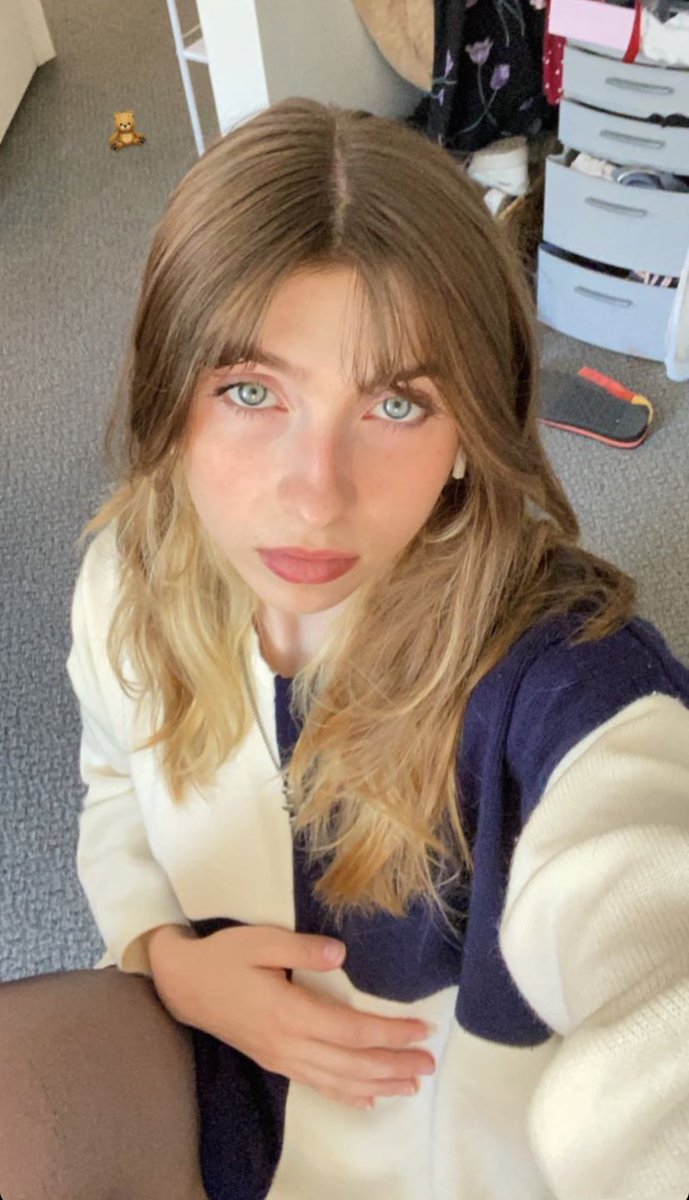 ShepComm's tweet photo. Meet Audrey Chapman!Majoring in Communication & New Media, her favorite classes are Gender & Film and TV Production.She hopes to pursue an MFA in creative writing or literary arts after college.Her best ShepComm memory is a mystery-esque screenplay she wrote! #HiddenGem #ShepComm https://t.co/qccApvIrXQ