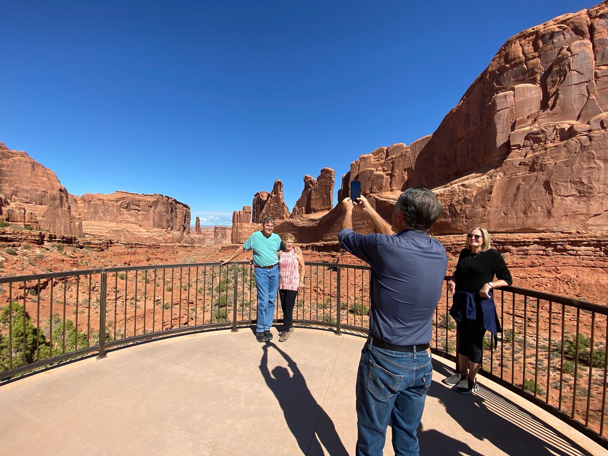 MittRomney's tweet photo. Ann and I had a great time showing @Sen_JoeManchin and his wife Gayle around the Beehive State this weekend. Great weather to explore @ArchesNPS—the beauty of Utah's landscapes is unmatched! https://t.co/kf5oJ5X5iX