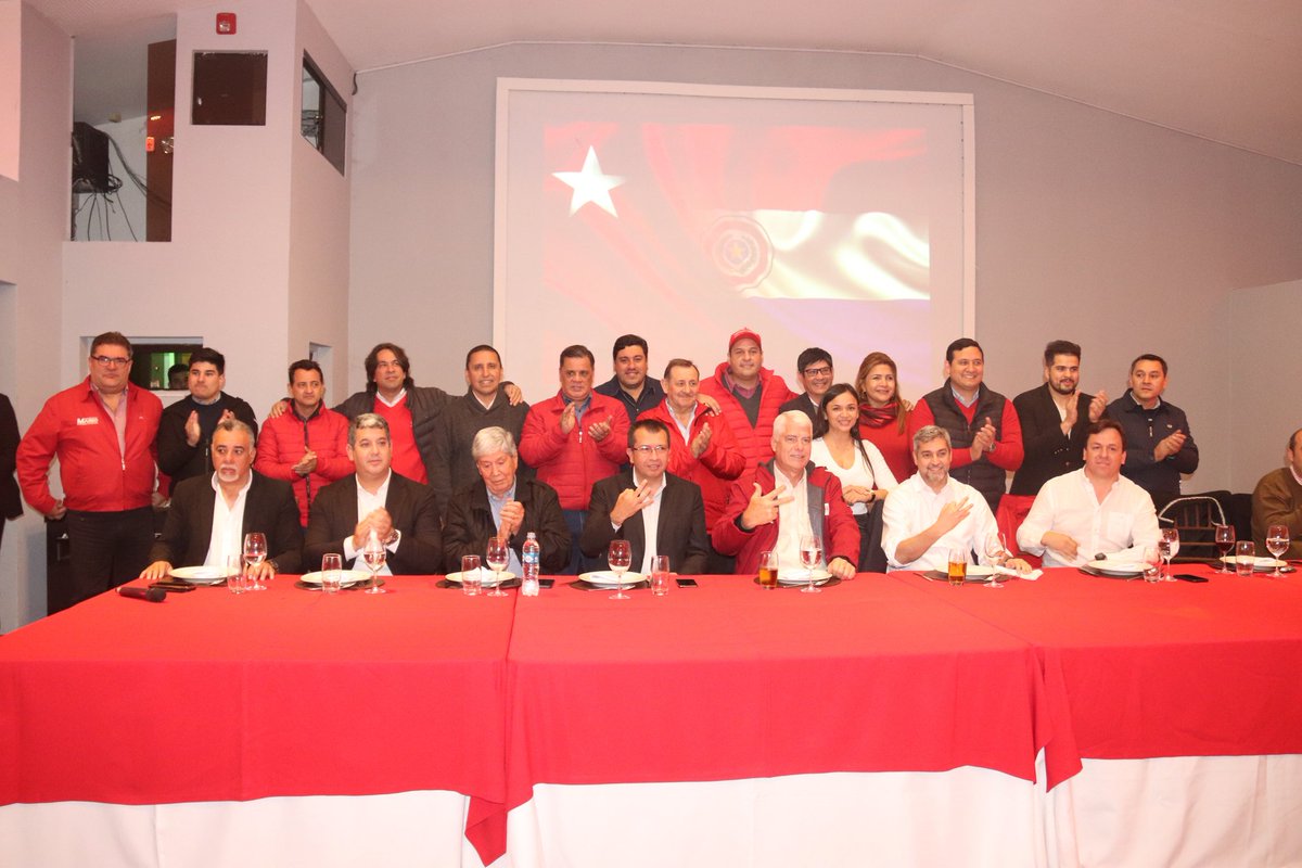 LinksPolitica's tweet photo. ๐๐ฉ๐ต๐พ Encuentro de candidatos a: Presidentes de Seccionales, Diputados, Senadores y Gobernador de Central con el prรณximo Presidente de la ANR, @MaritoAbdo y su sucesor @ArnoldoWiens #PresidentePy 2023.
#Lista3 #FuerzaRepublicana https://t.co/8oWM3eSB2z
