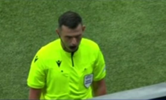 futvida__'s tweet photo. Futebol europeu:
minuto 59:00 ( bola rolando)
minuto 59:30 ( juiz olhando o var)
minuto 59:45 (pênalti marcado!)

Futebol brasileiro:
Minuto 45:00 ( bola rolando)
Minuto 50:00 (juiz olhando o var)
Minuto 90:00 ( pênalti não marcado!) https://t.co/diUAzEtm5i