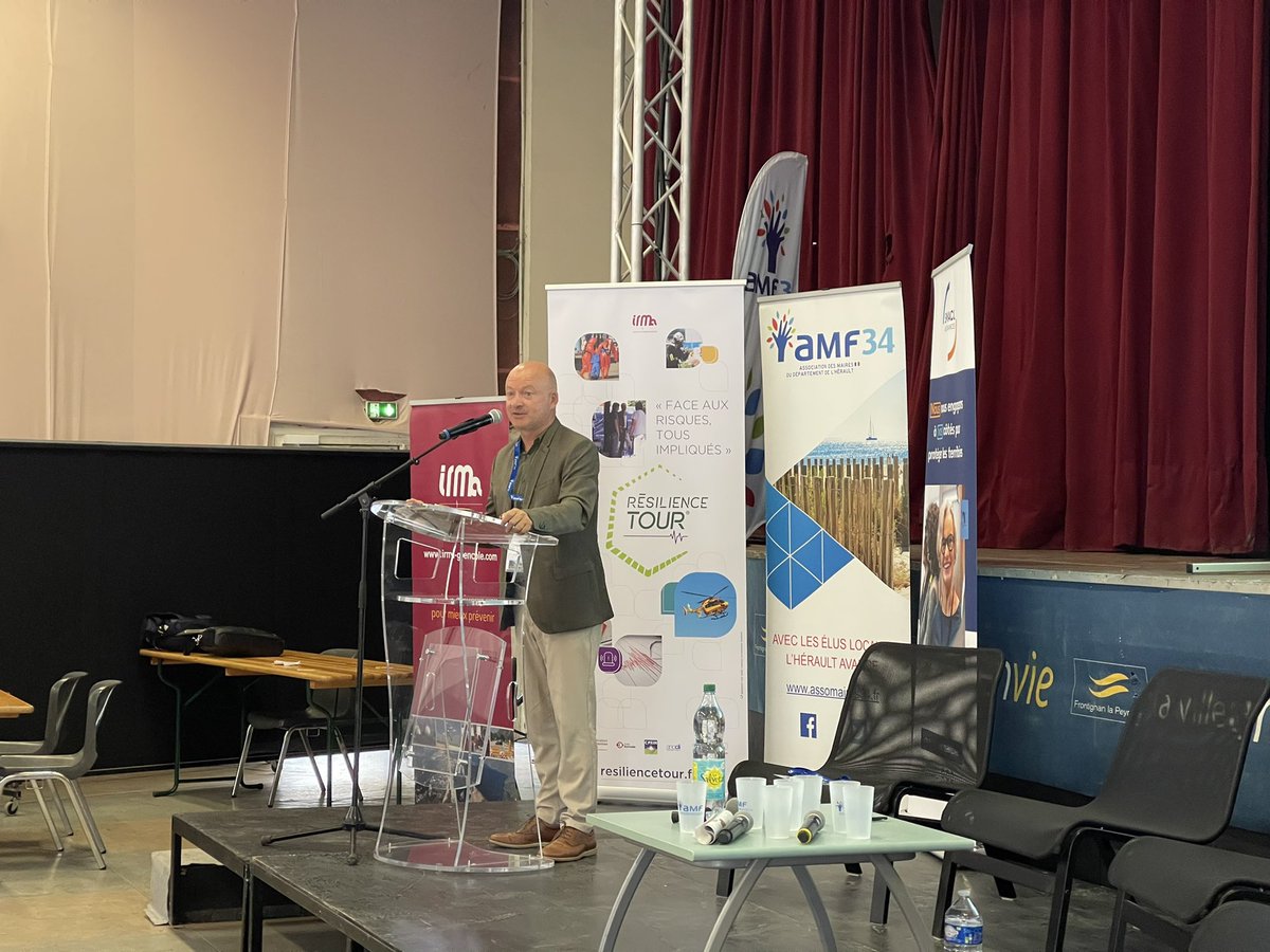 Plus de 160 Élus et agents présents aujourd’hui à <a href="/VilleFrontignan/">VilleFrontignanOfficiel</a>. Merci à Monsieur le Maire, au <a href="/Prefet34/">Préfète de l'Hérault 🇫🇷</a>, au @SDIS34, à <a href="/SmaclAssurances/">Smacl Assurances</a>, à <a href="/RisquesMajeurs/">Risques Majeurs IRMa</a> et <a href="/PredictServices/">PREDICT Services</a> pour cette journée du #ResilienceTour, ensemble #AyonsLesBonsReflexes