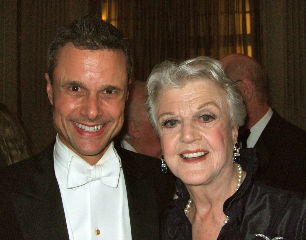 Rest in peace, Angela Lansbury, you angel. And consummate professional!
We worked together only once, at the 2011 Olivier Awards Ceremony, where she sang “Liaisons.” Watch the look on Steve Sondheim’s face as he adores her!
youtube.com/watch?v=0Fa_kn…