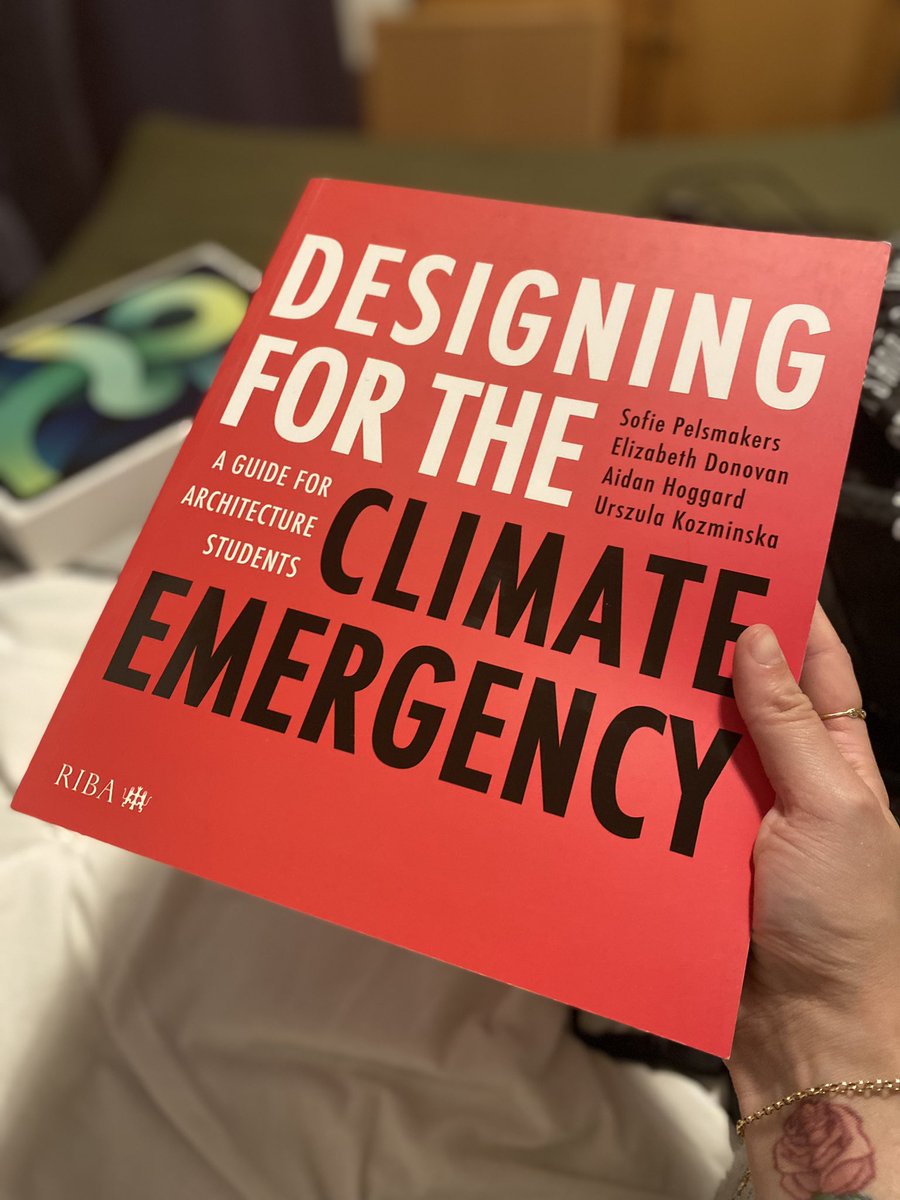 AliceRDavies's tweet photo. new book finally arrived! very excited for this one #ClimateEmergency #architecture #architecturestudent #climatedesign https://t.co/NKjVMq4PiK