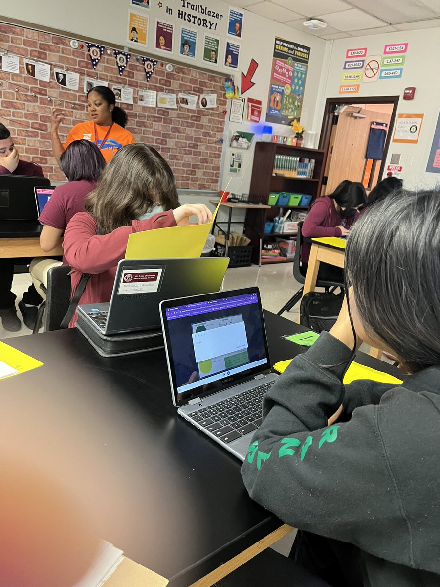 maiyamoore26's tweet photo. @edison_school @JenkinsLayanna gets started using @BookCreatorApp for her students’ digital #InteractiveNotebook
@HISD_Inst_tech @dpvils https://t.co/DnM151jdeq