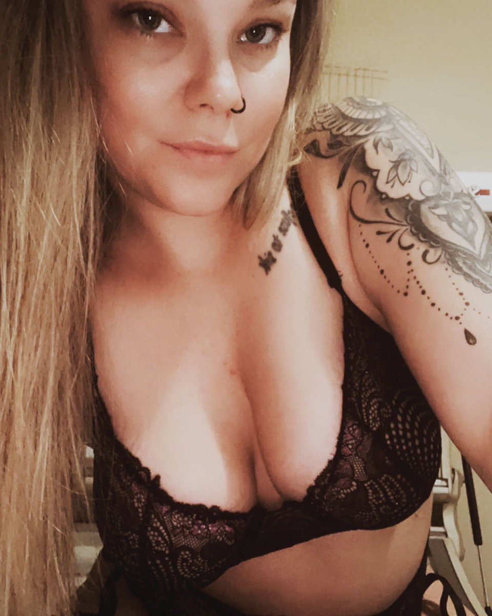 clynnsmith19's tweet photo. New content 🌶️ https://t.co/LEggJCrdsc https://t.co/gzscNwLFlT