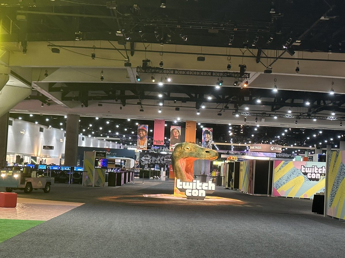 IcyRayneTV's tweet photo. Back from #TwitchCon22 and feeling physically exhausted but very emotionally refreshed! Met a lot of new and old friendos and felt very blessed to be able to call this my job 🥹🙏 https://t.co/D6eU4FhXBp