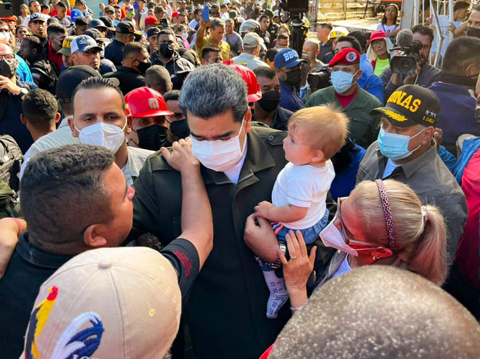Carnet de la patria (@carnetdlapatria) on Twitter photo #AsiLoDijo Nuestro Pdte. <a href="/NicolasMaduro/">Nicolás Maduro</a>..."El Pueblo de Las Tejerías cuenta con un Gobierno Humanista y Bolivariano. Nos llevamos el clamor y dolor del pueblo para convertirlo en fuerza y compromiso para avanzar en la reconstrucción de esta región"...
#LasTejeríasRenacerá #11Oct #AsiLoDijo Nuestro Pdte. <a href="/NicolasMaduro/">Nicolás Maduro</a>..."El Pueblo de Las Tejerías cuenta con un Gobierno Humanista y Bolivariano. Nos llevamos el clamor y dolor del pueblo para convertirlo en fuerza y compromiso para avanzar en la reconstrucción de esta región"...
#LasTejeríasRenacerá #11Oct