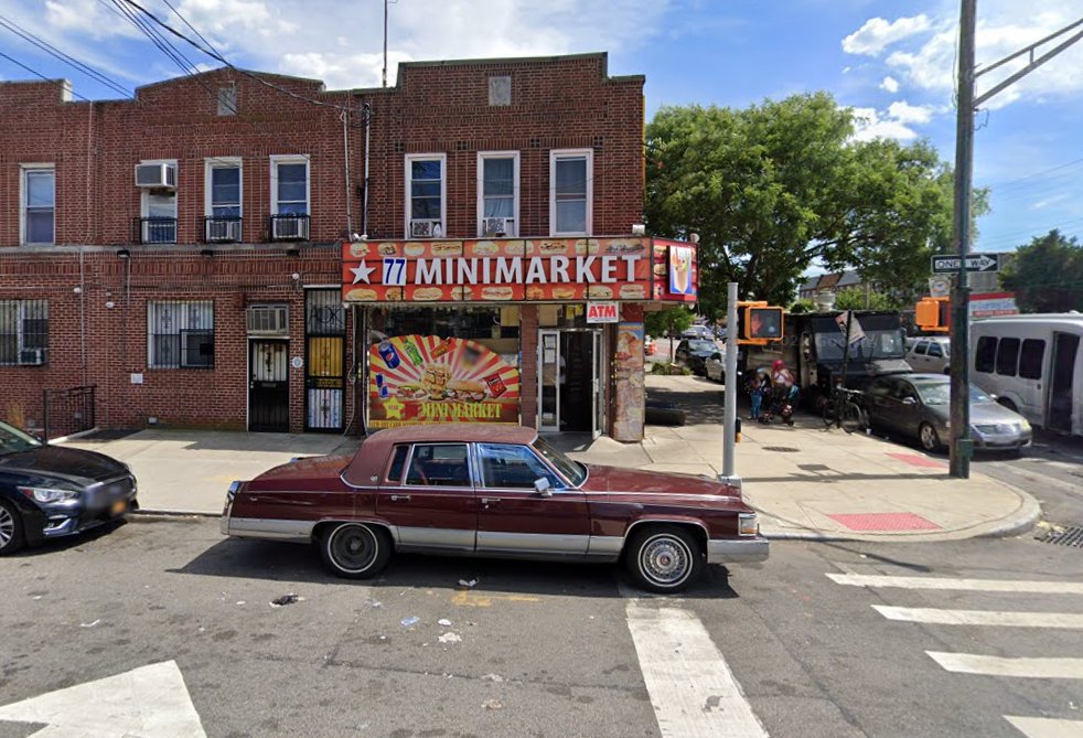 1010WINS's tweet photo. BREAKING: Teenager shot in the head outside Brooklyn deli
https://t.co/vvyioQZdfE https://t.co/xYJVNSoNDV