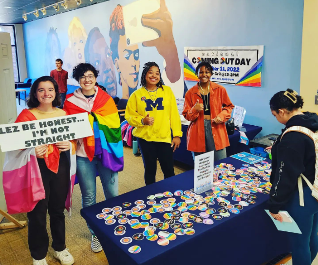 battenstuengage's tweet photo. We celebrated National Coming Out Day with Spectrum today! Over 400 Pride buttons were made by Marlin Nation while others took Coming Out pictures with "the door". #GDTBAM https://t.co/sUfvT0RsGg