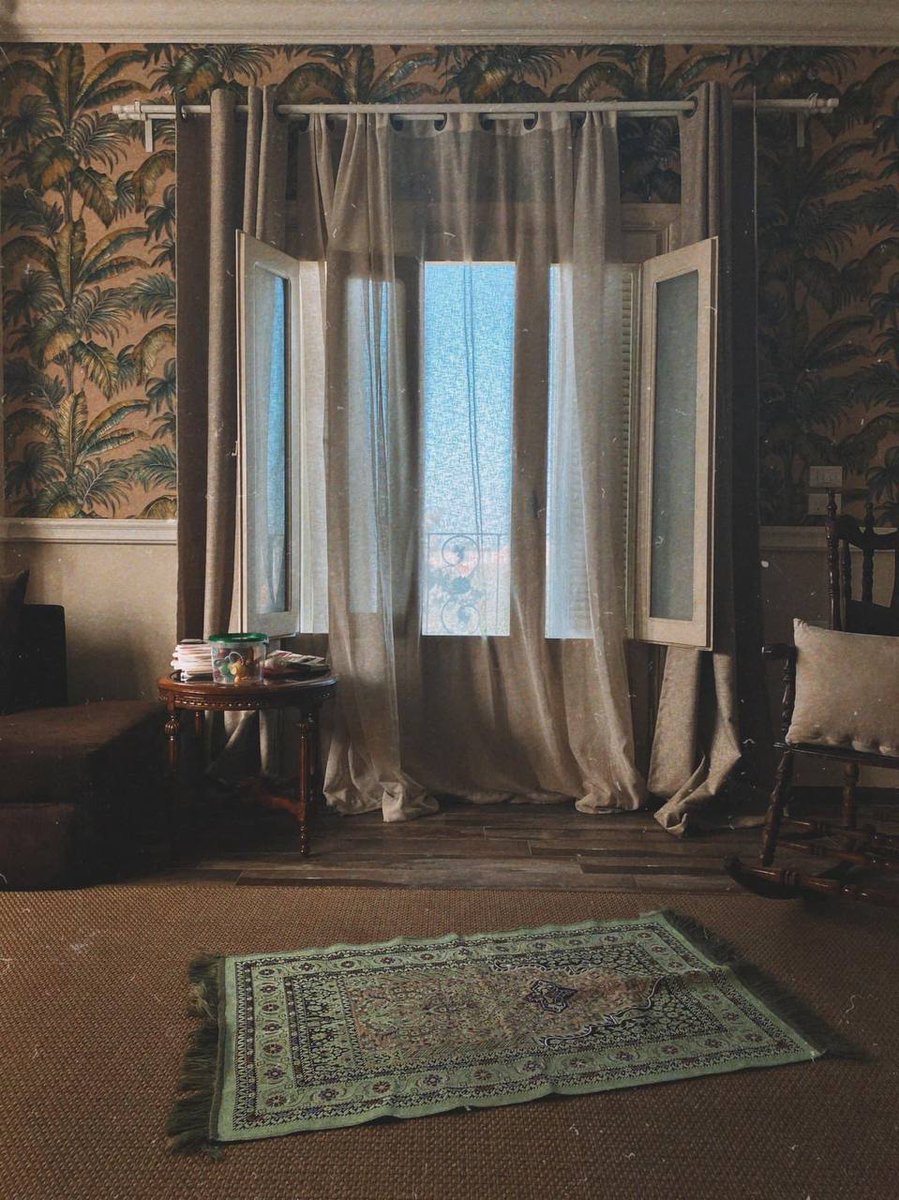 اليوم قرأت عبارة مريحة جداً تقول..

صوتك الذي تظن أنه لن يتجاوز سقف غرفتك، يتجاوز سبع سماوات..