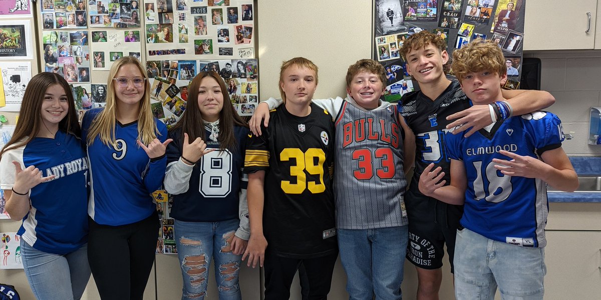 EHSROYALSTUCO's tweet photo. Tuesday Spirit Day: Jersey 
#fallhomecoming
@elmwood_hs https://t.co/M8CXwd31DV