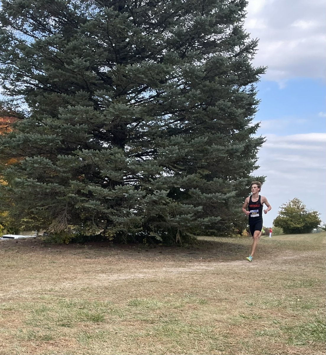 🚨 🚨 🚨 Brendan Herger breaks the NHS Cass Benton 5K record in 15:44!!! Old record 16:01 from 1981 🚨 🚨 🚨