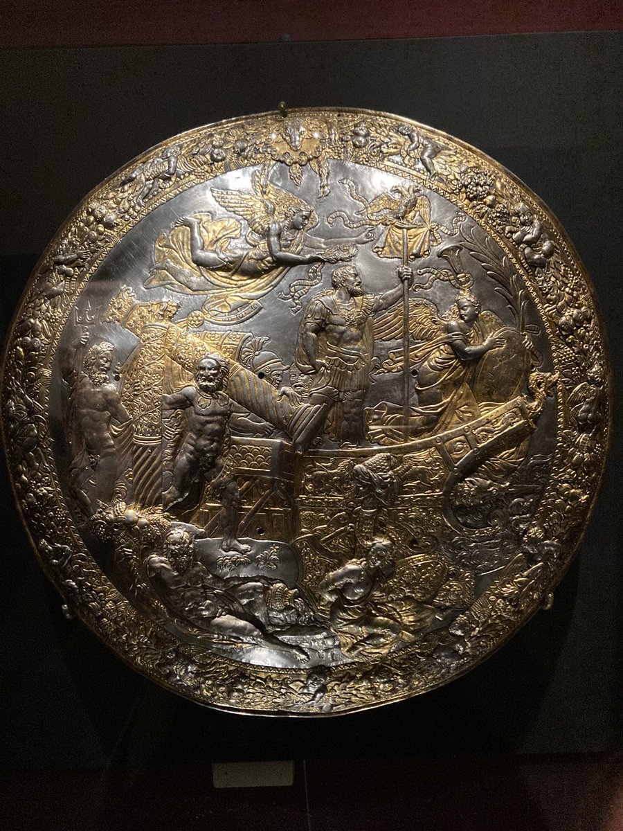 datia69's tweet photo. Scudo per l’imperatore carloV #laforzadellecose #giulioromano #palazzote #Mantova https://t.co/iM8q3jOvFG