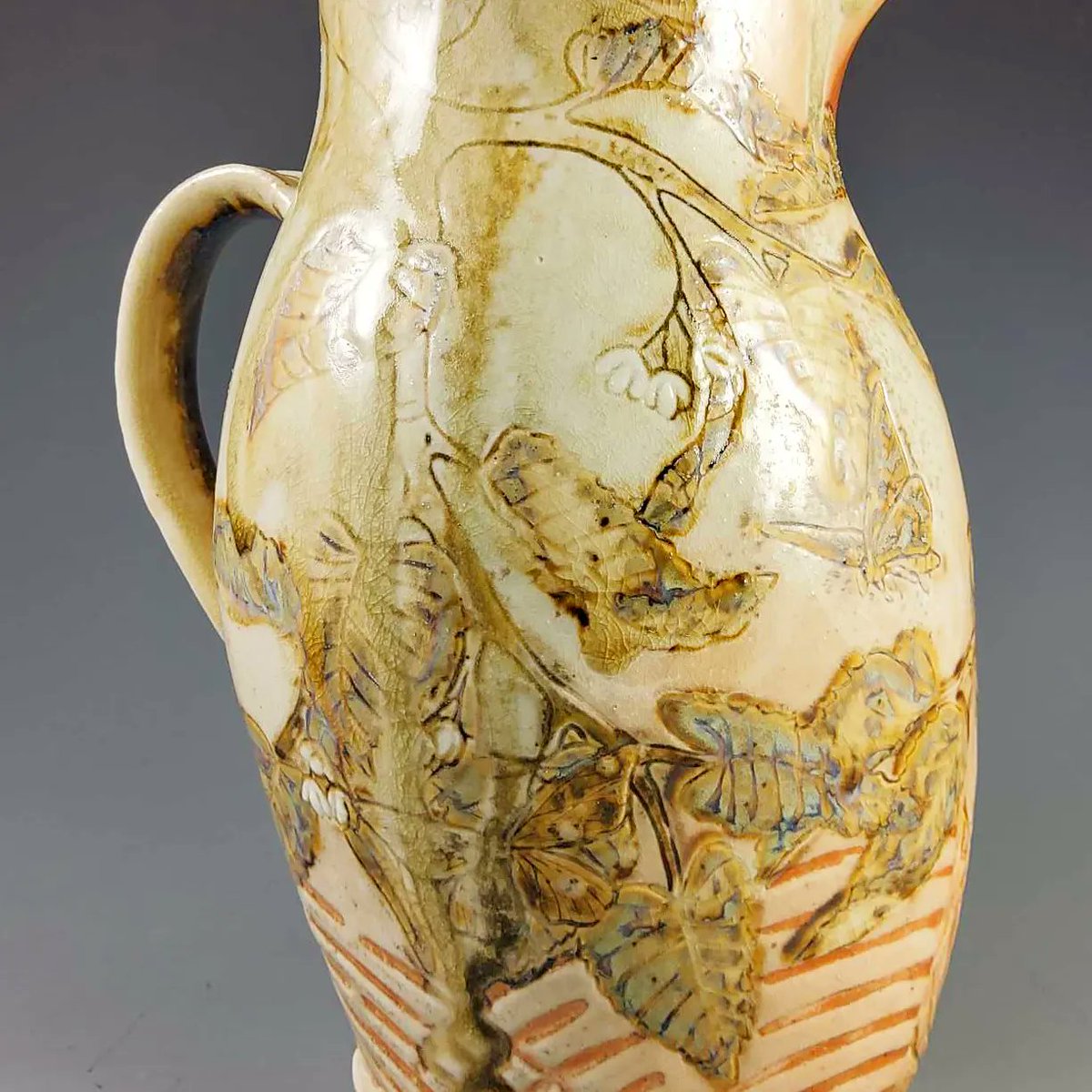 StasevichStudio's tweet photo. Last woodpecker for now (I do have 2 more pitchers, but they need a second firing before they're ready.  It happens).  I love the way this one turned out.  The right balance of orange flashing, with just enough ash to get a good gloss and beautiful back. https://t.co/ppXXI7Z0b4