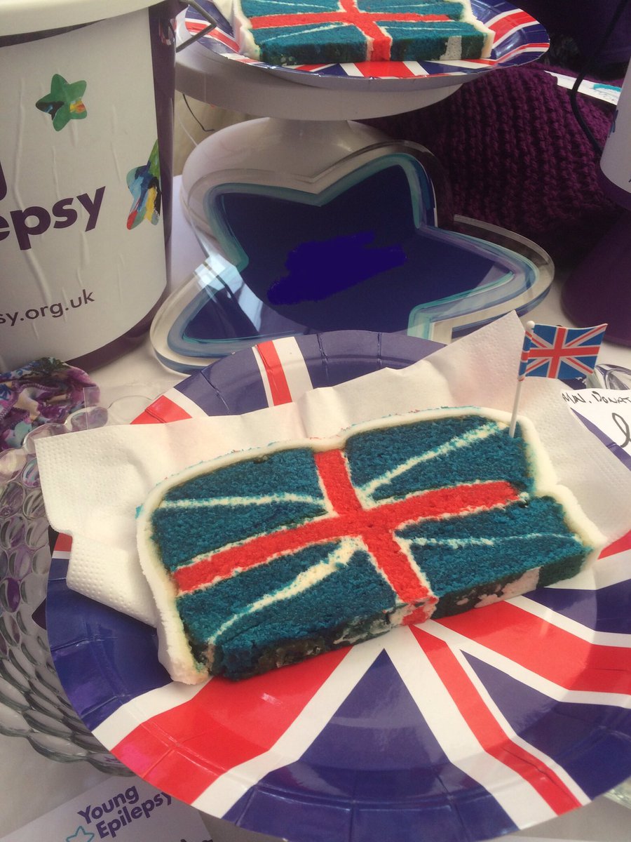 sande461's tweet photo. #gbbo another hidden design cake by my daughter. This time in 2016 for the platinum jubilee when she was only 14. https://t.co/CDzxj60LmO