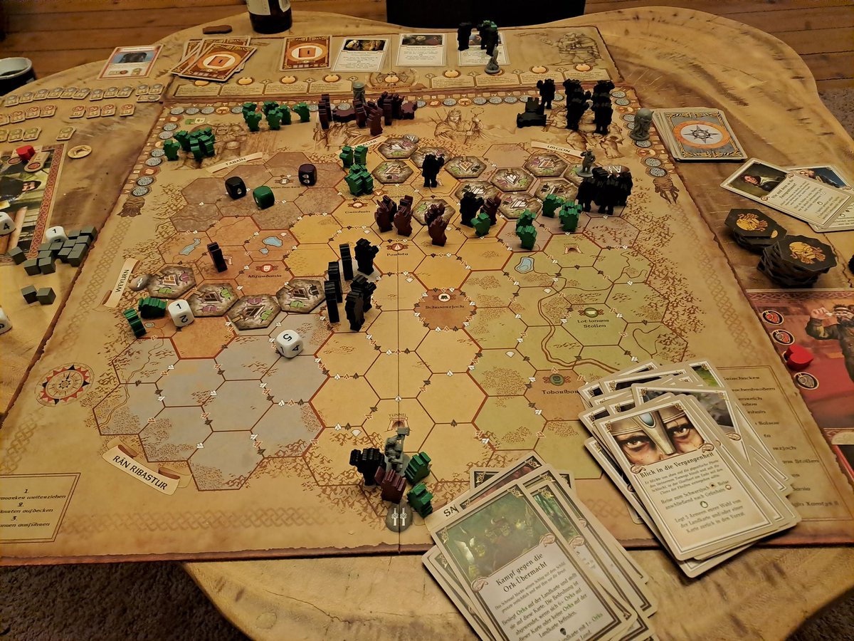copykaze's tweet photo. ...und am Ende haben die Zwerge, also wir, gewonnen. Tolles kooperatives Spiel.
#DieZwerge https://t.co/7G4M3994Dc