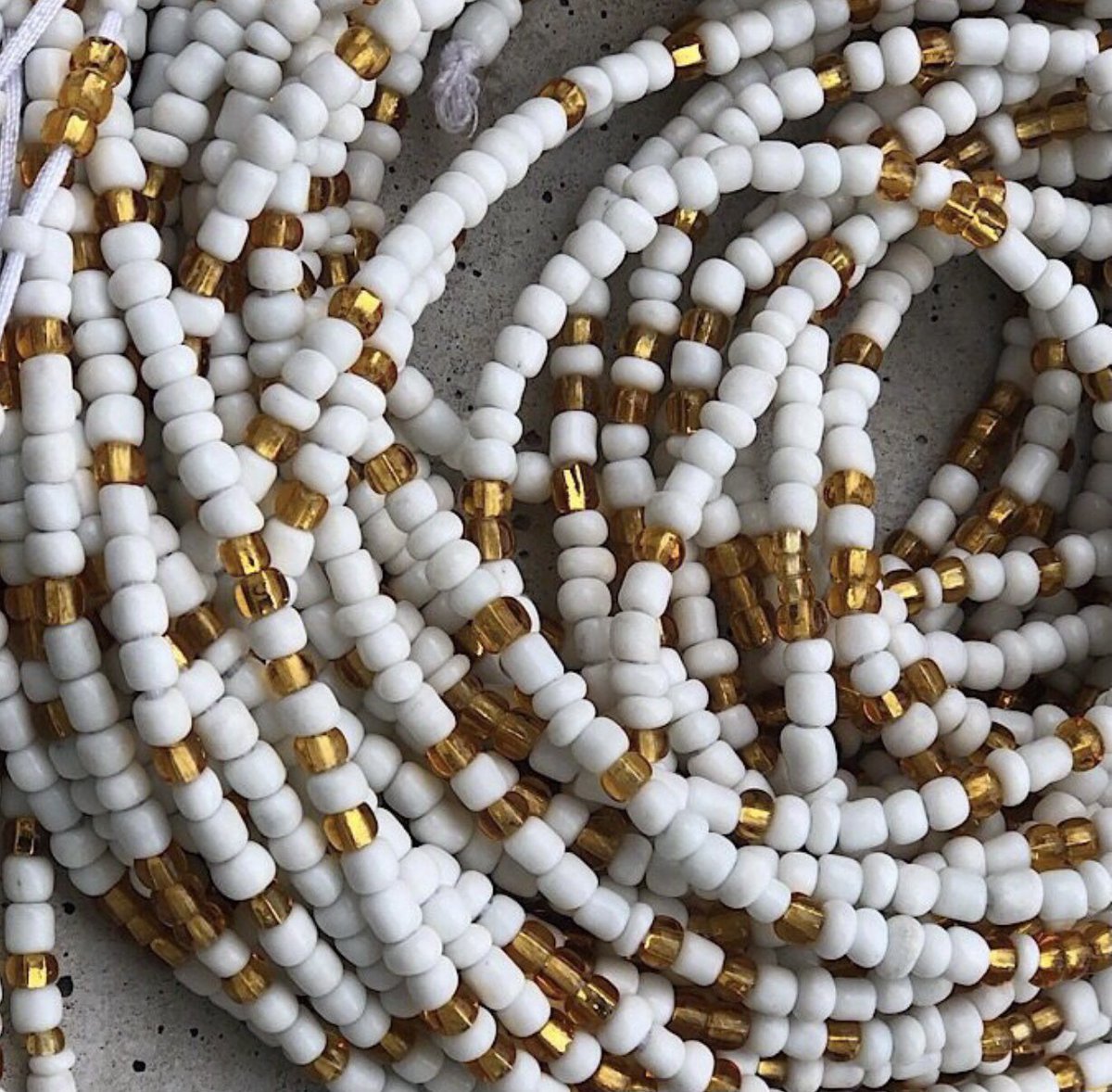 Beadsofafrica's tweet photo. Get that proud feel of beauty with White and Gold waist beads. #Beads #Culture #jewelrytrends #handmade #Africantouch https://t.co/TScbnx9bHC https://t.co/qiAiNyB5ye
