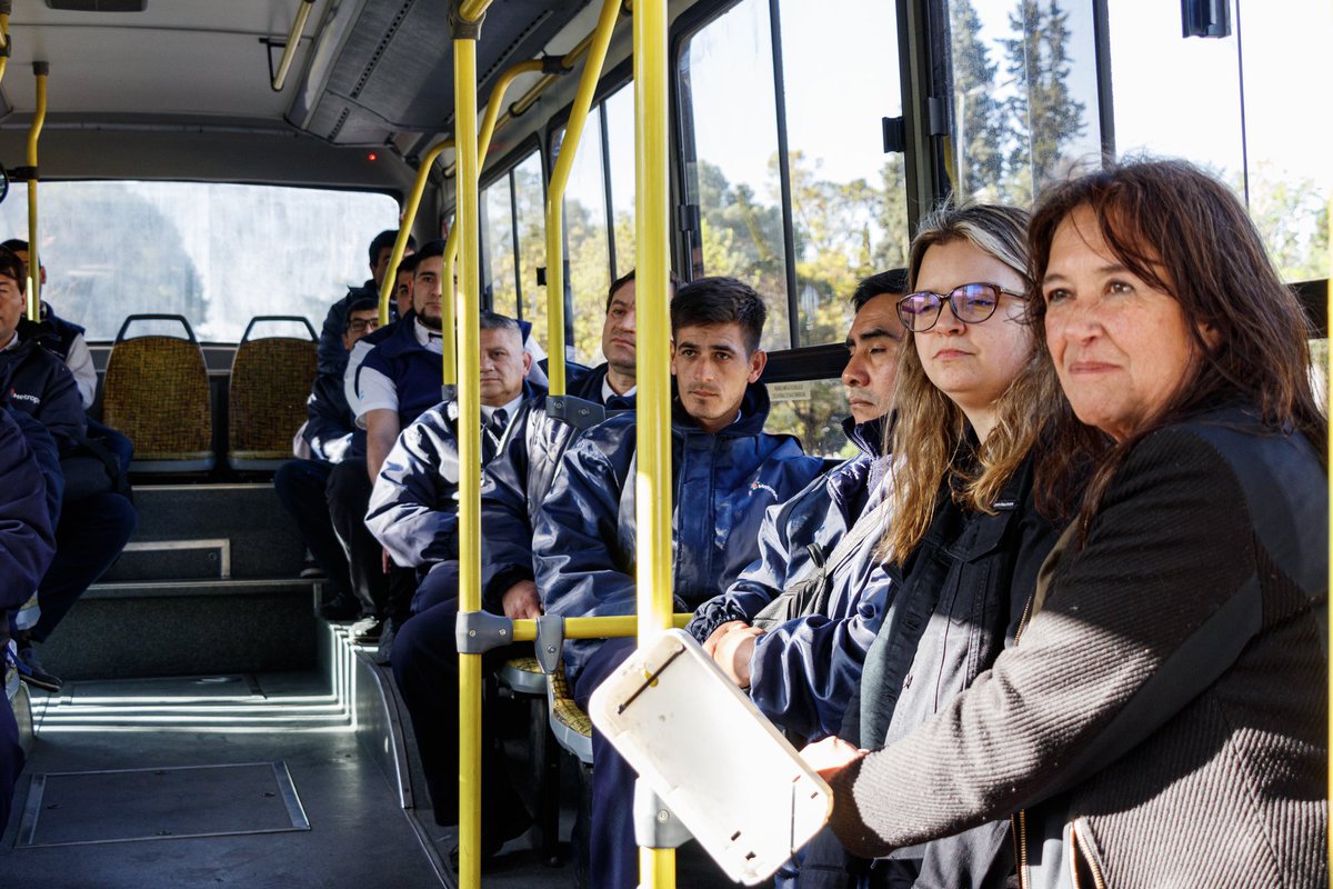 manlop's tweet photo. Con el programa Choferes Líderes capacitamos a empresas de colectivo y sus choferes en materia de seguridad vial, género y discapacidad. Mediante el intercambio de roles, les pedimos a los conductores que se suban a una bicicleta con el objetivo de generar un cambio cultural. https://t.co/7spIDKCEeW