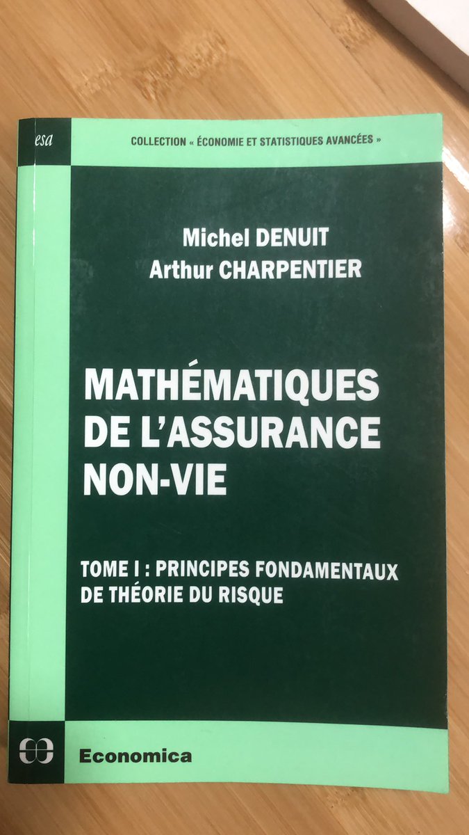 Kiyaha225's tweet photo. Suite à mon échange hier sur la CMU avec mon cher @KobresTchele, je m’étais promis d’apporter quelques éclairages sur l’assurance de façon générale et de l’assurance santé en particulier. Je ne suis plus sur d’en avoir envie. Je me contenterai de présenter mes livres de chevet https://t.co/HLdrlADDx7
