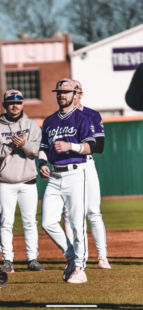 BroadwayBacks's tweet photo. We’d like to welcome the newest member of our coaching staff, Brandon Hauswald.

Hauswald played his college ball at Trevecca University from 2016-2022 as an OF/INF. He will be assisting the 17u squad alongside Coach Mang.

Welcome to the ‘Backs, Coach Hauswald!
@Hausy1_ https://t.co/R5xicxydE9