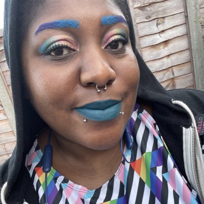 War paint for a family dinner. 
Apparently I’m not meant to tell anyone I’m queer so wearing my @frogmouth_inc pride/trans pride is perfect right? #NewProfilePic #pride #queer #frogmouth #danessamyricks #sugarpill #kvdbeauty #brightmakeup #warpaint #BlackGirlMagic #alternative