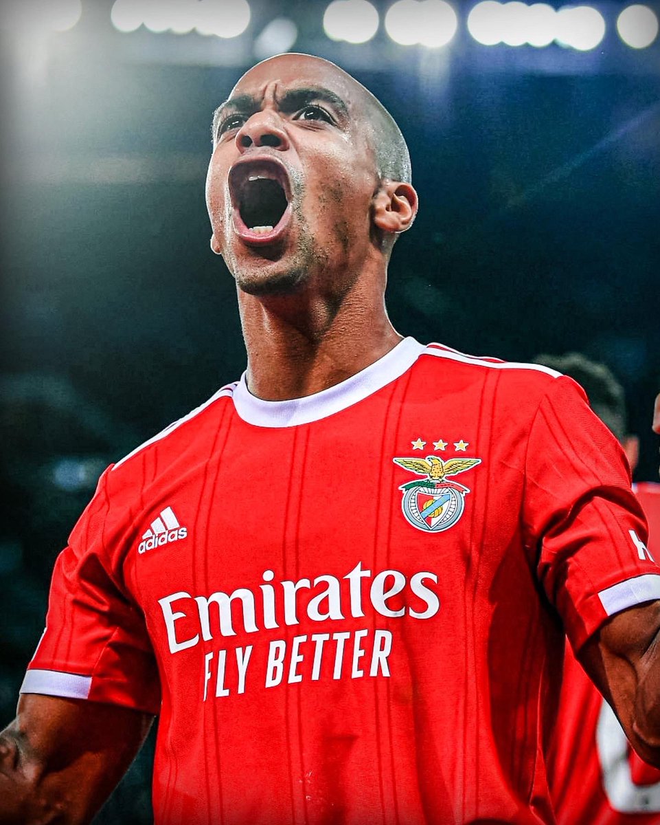 1amorbenfica's tweet photo. Mais uma vez comprovamos, HISTÓRIA > DINHEIRO, Amo-te BENFICA ! ❤️🦅 https://t.co/7b7Saq4k2y
