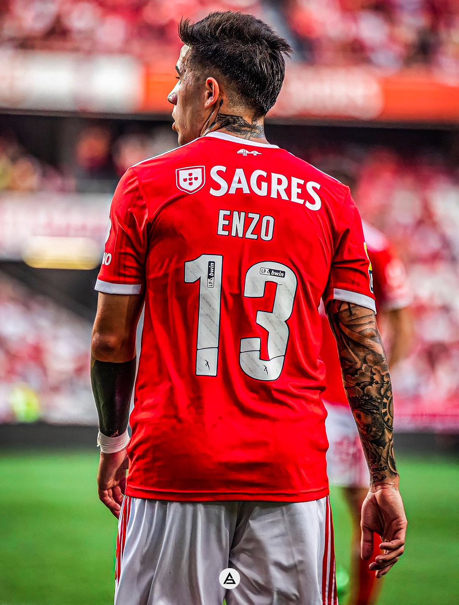 sudanalytics_'s tweet photo. 🇦🇷 Enzo Fernández entre los jugadores del Benfica ante PSG:

➜ 1º en intercepciones [3]
➜ 1º en recuperaciones [8]
➜ 1º en pases completados [48]
➜ 1º en pases a campo rival [23]
➜ 2º en eficacia de pases [91%]
➜ 2º en toques [62]

21 años. 🎩 https://t.co/KwJeMS1ZJZ