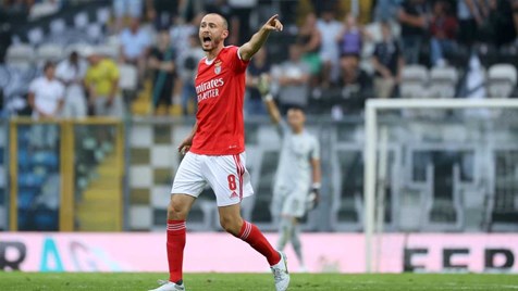 Aursnes møter bare opp borte PSG og bosser i flere roller på midten. Ligger til venstre i 4er, er tidvis fremskutt og øverste mann i presset - ender i en dyp rolle sentralt. Står 90.

Førstetouch og kombinasjonsspill👏

Umulig å si at dette ikke var CL-kamp nr 150.

For en juvel.