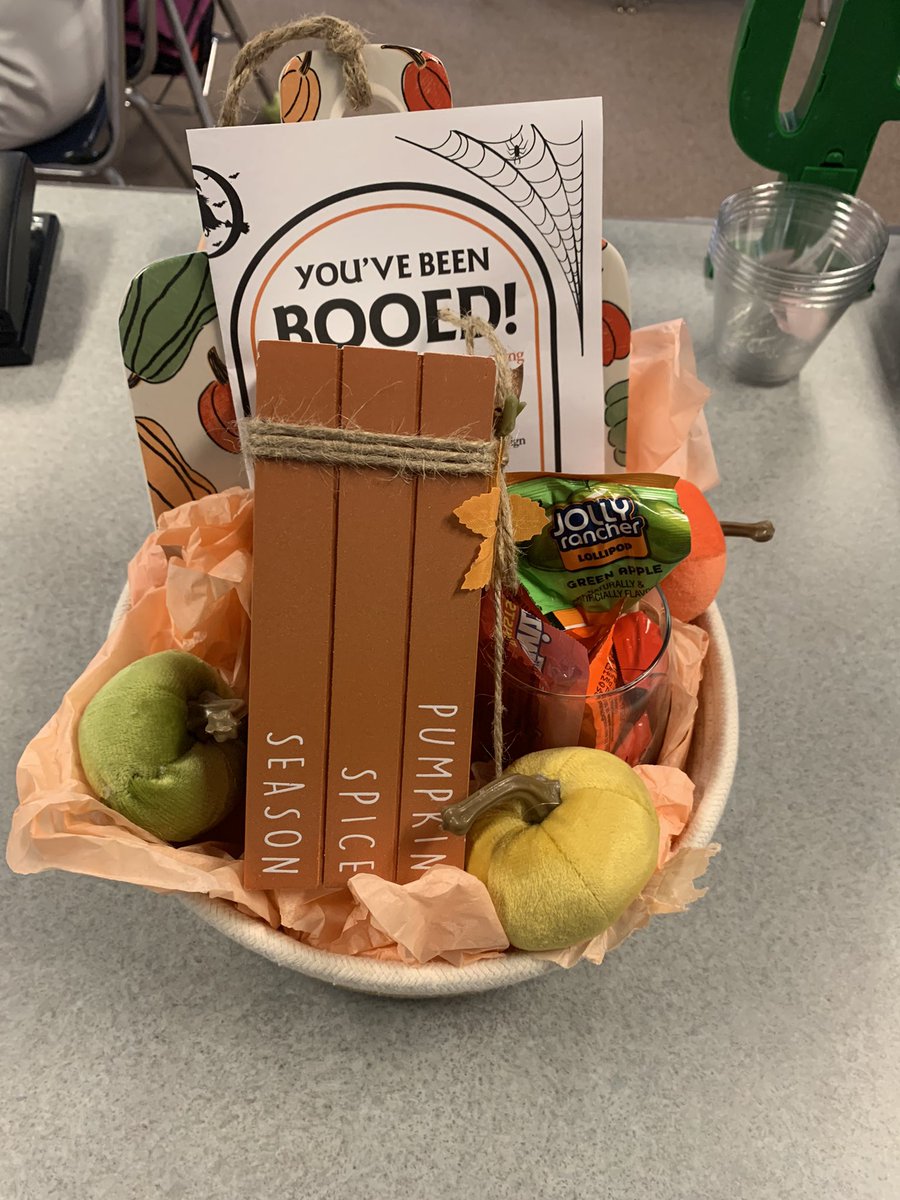 MsTestaSilver7's tweet photo. I was booed 👻 today by a wonderful coworker! Now it is my turn to “Boo”someone else 😝 #7silver #7silvershine #twisterpride https://t.co/yxpETgtWKQ