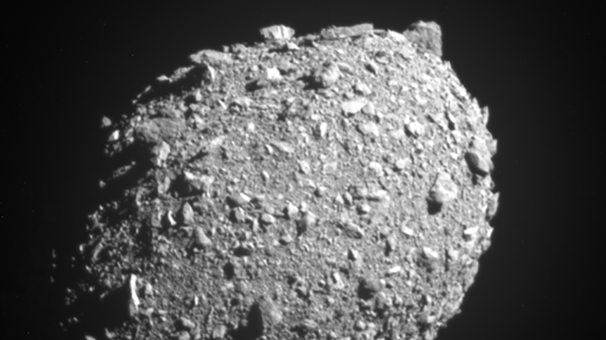 Gizmodo's tweet photo. NASA’s DART Spacecraft Successfully Moved an Asteroid https://t.co/lODaAwx9Mc https://t.co/mlgT9F0d7y